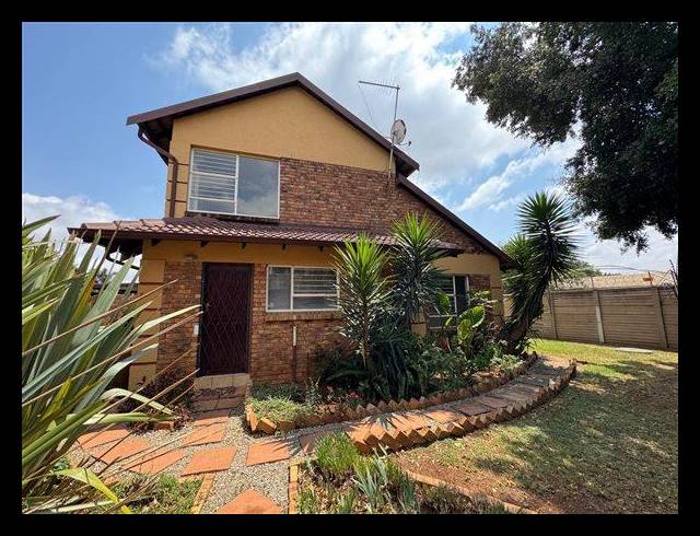 4 BEDROOM CLUSTER FOR SALE IN GLEN MARAIS